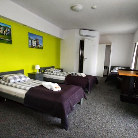 Rj Hotel 帕比亚尼采 外观 照片