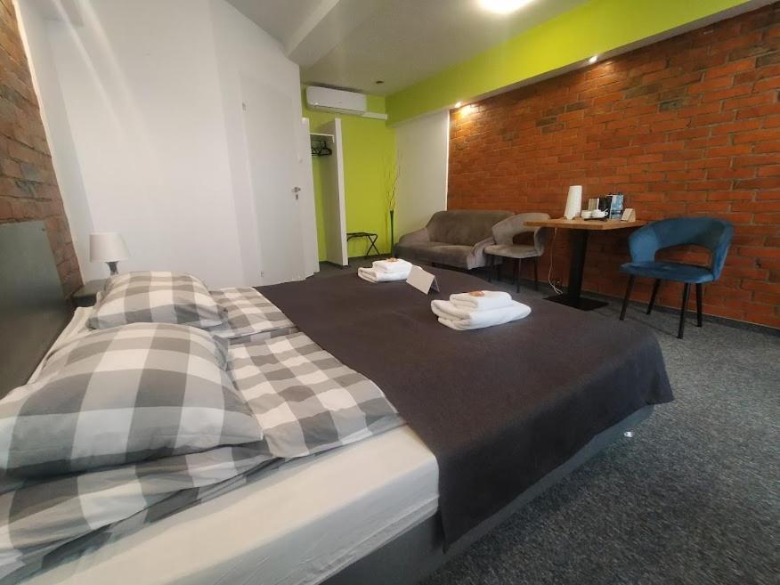 Rj Hotel 帕比亚尼采 外观 照片
