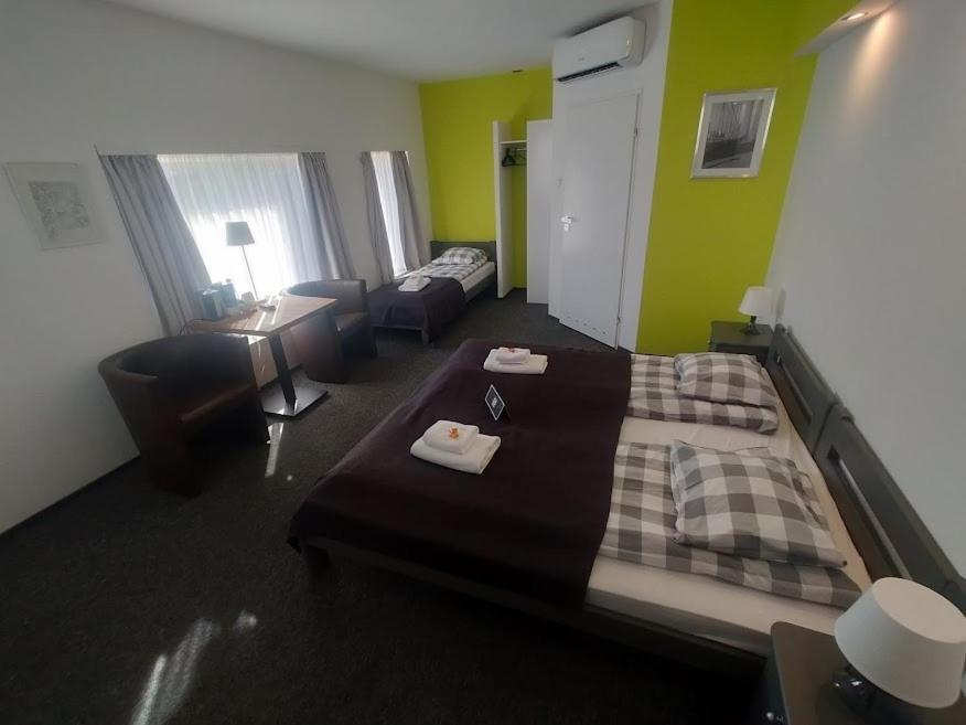 Rj Hotel 帕比亚尼采 外观 照片