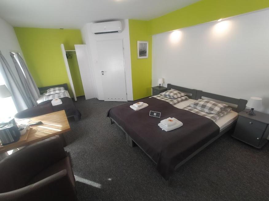 Rj Hotel 帕比亚尼采 外观 照片