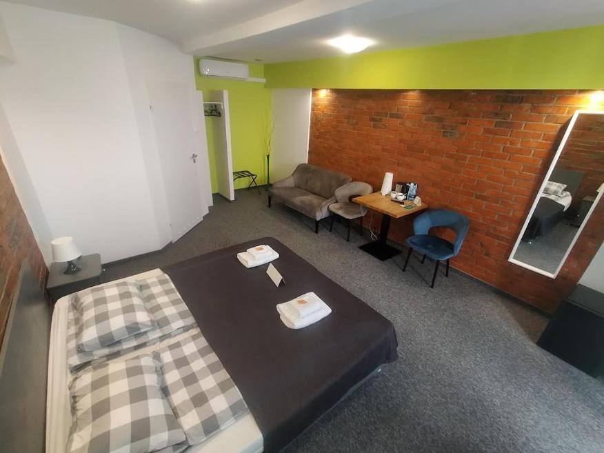 Rj Hotel 帕比亚尼采 外观 照片