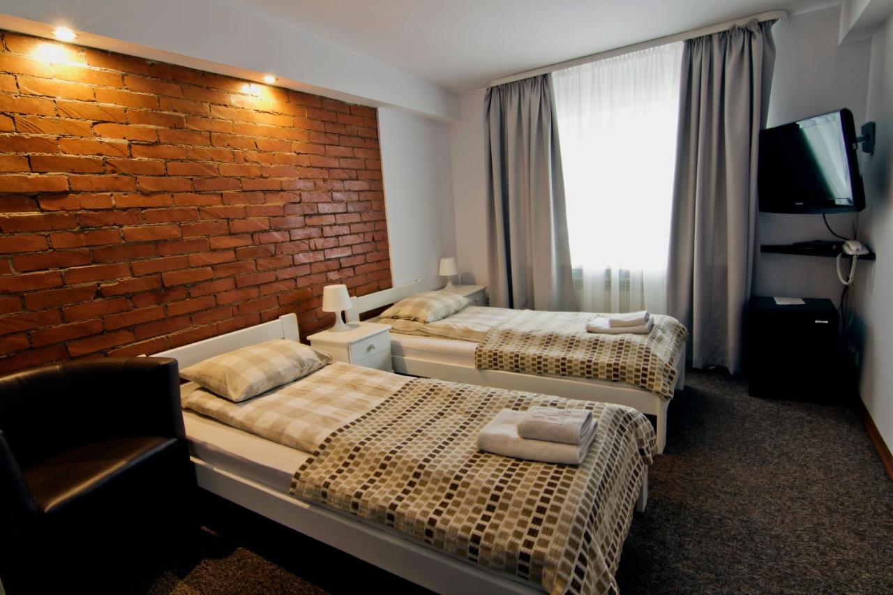 Rj Hotel 帕比亚尼采 外观 照片